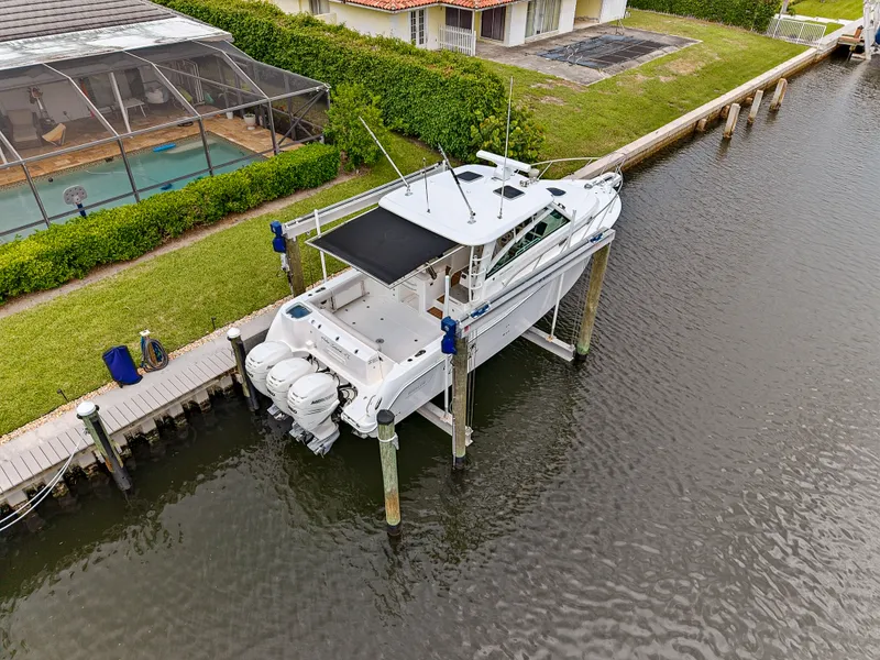 Slide: The Image of Boston Whaler 345 CONQUEST 2018 - 6