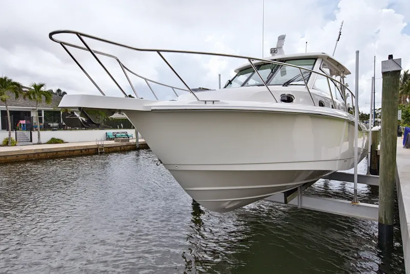 The Image of Boston Whaler 345 CONQUEST 2018 - 12