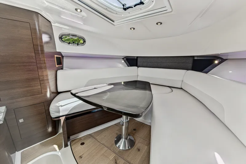 Slide: The Image of Boston Whaler 345 CONQUEST 2018 - 67