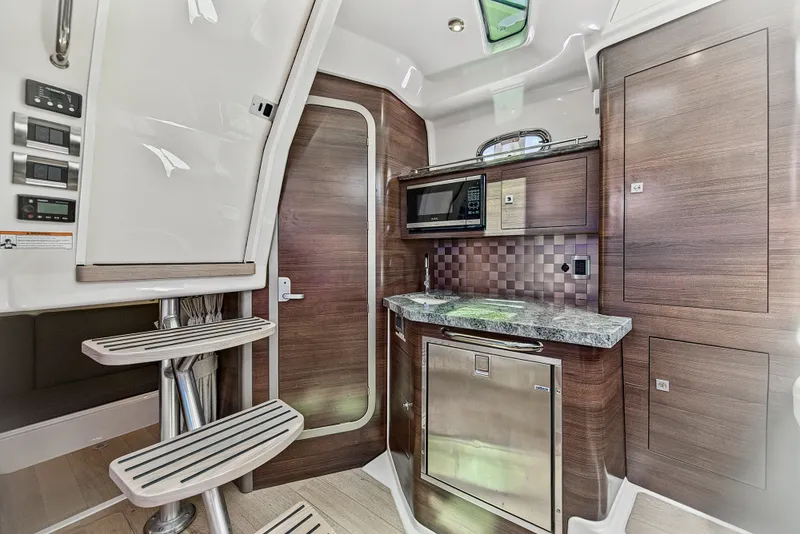 Slide: The Image of Boston Whaler 345 CONQUEST 2018 - 79