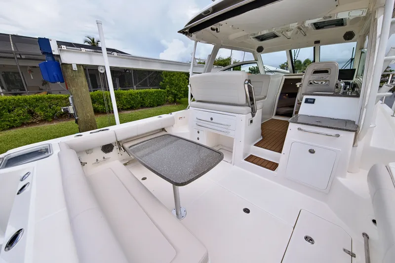 Slide: The Image of Boston Whaler 345 CONQUEST 2018 - 40