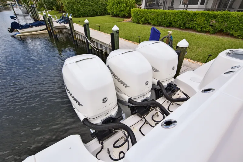 Slide: The Image of Boston Whaler 345 CONQUEST 2018 - 49