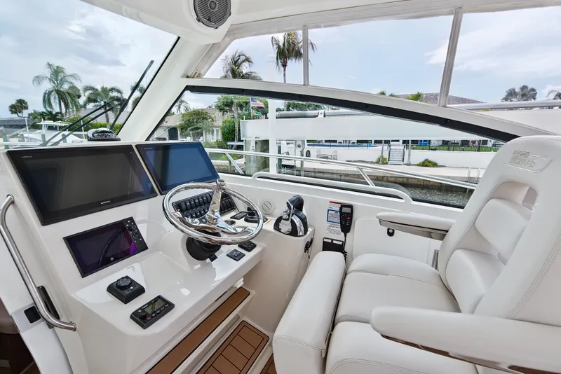 Slide: The Image of Boston Whaler 345 CONQUEST 2018 - 19