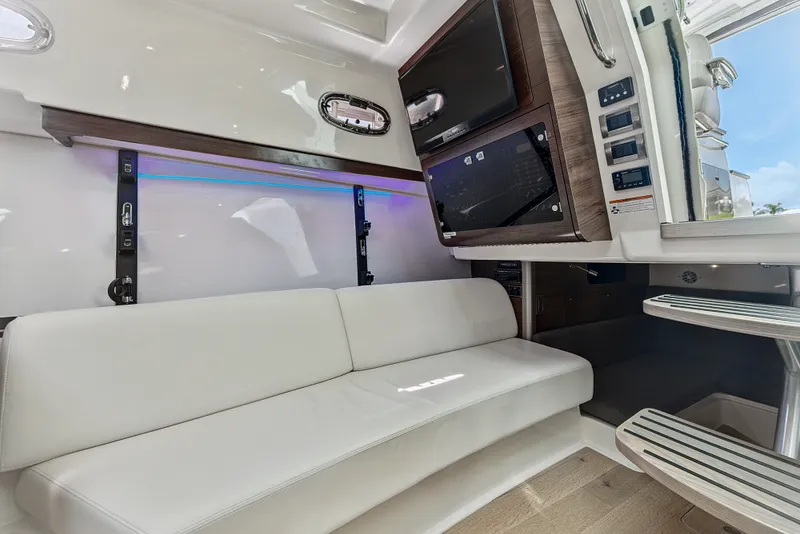 Slide: The Image of Boston Whaler 345 CONQUEST 2018 - 73