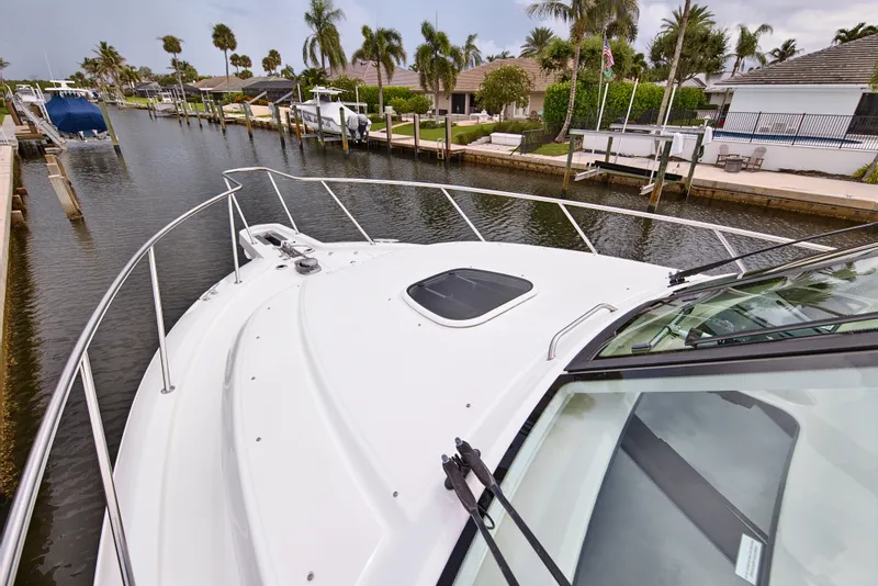 Slide: The Image of Boston Whaler 345 CONQUEST 2018 - 58