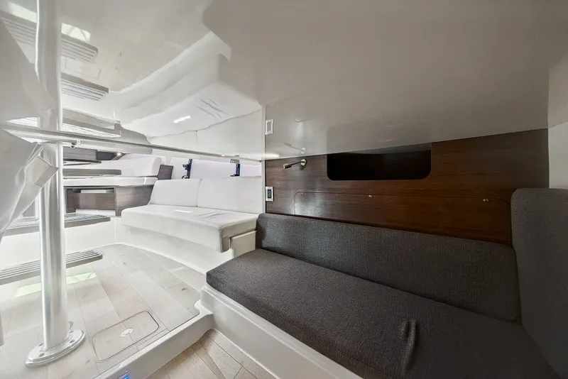 Slide: The Image of Boston Whaler 345 CONQUEST 2018 - 87