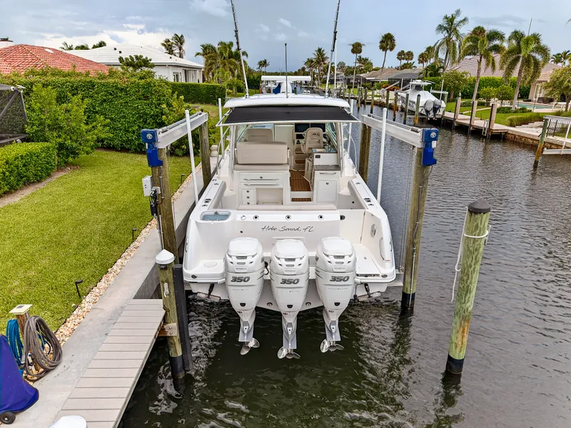 Slide: The Image of Boston Whaler 345 CONQUEST 2018 - 8
