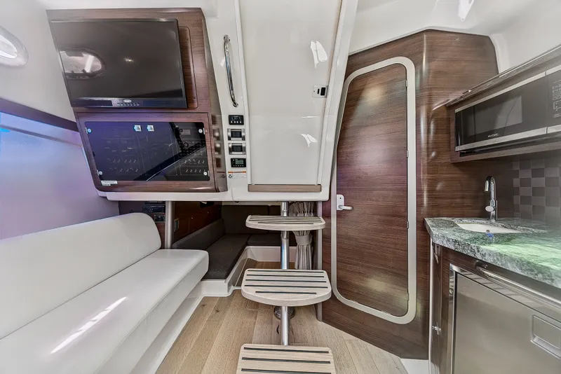 Slide: The Image of Boston Whaler 345 CONQUEST 2018 - 72