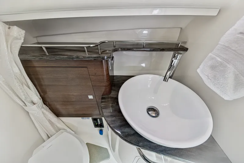 Slide: The Image of Boston Whaler 345 CONQUEST 2018 - 82