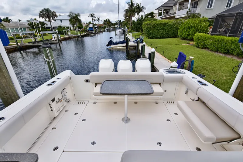 Slide: The Image of Boston Whaler 345 CONQUEST 2018 - 46