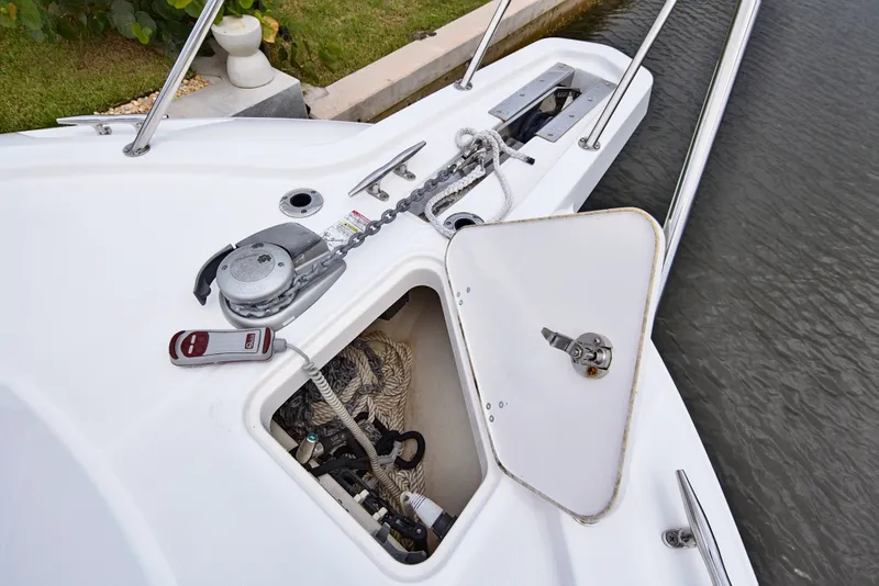 Slide: The Image of Boston Whaler 345 CONQUEST 2018 - 59