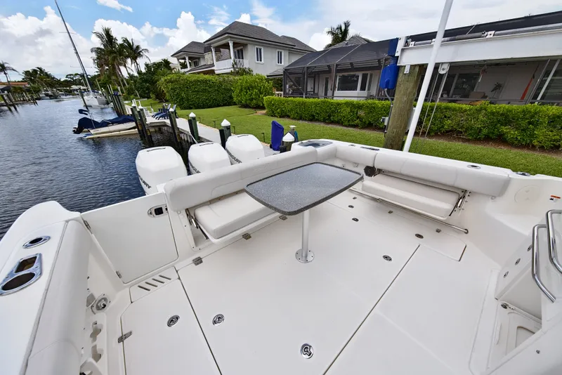 Slide: The Image of Boston Whaler 345 CONQUEST 2018 - 38
