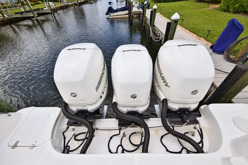 Slide: The Image of Boston Whaler 345 CONQUEST 2018 - 47