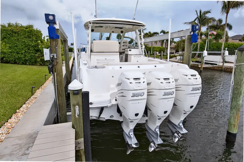 Slide: The Image of Boston Whaler 345 CONQUEST 2018 - 11