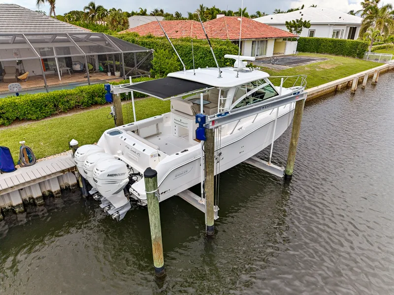 Slide: The Image of Boston Whaler 345 CONQUEST 2018 - 3