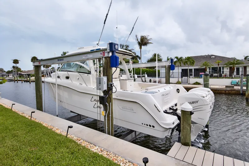 The Image of Boston Whaler 345 CONQUEST 2018 - 10