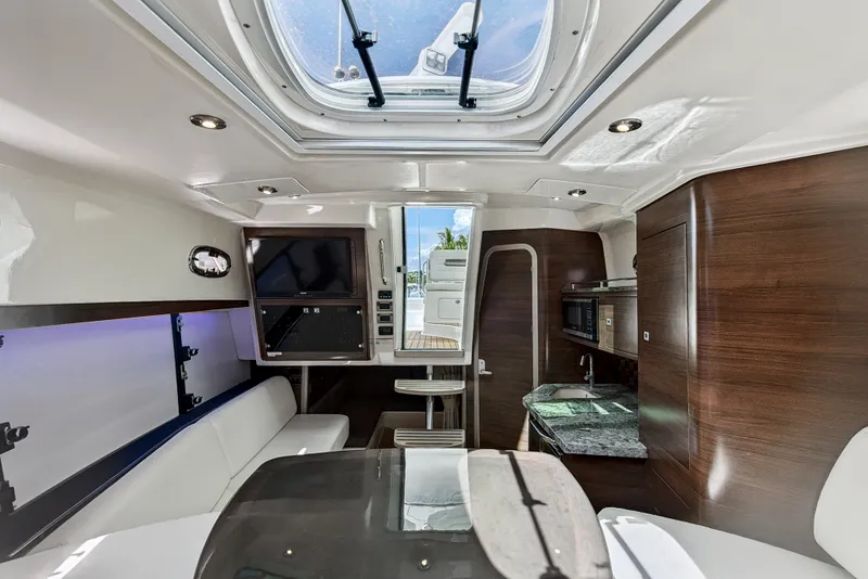 Slide: The Image of Boston Whaler 345 CONQUEST 2018 - 69