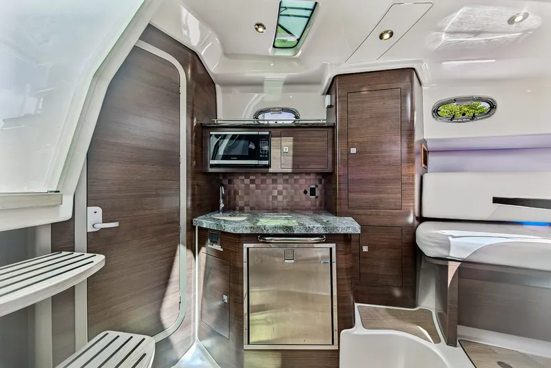 Slide: The Image of Boston Whaler 345 CONQUEST 2018 - 75