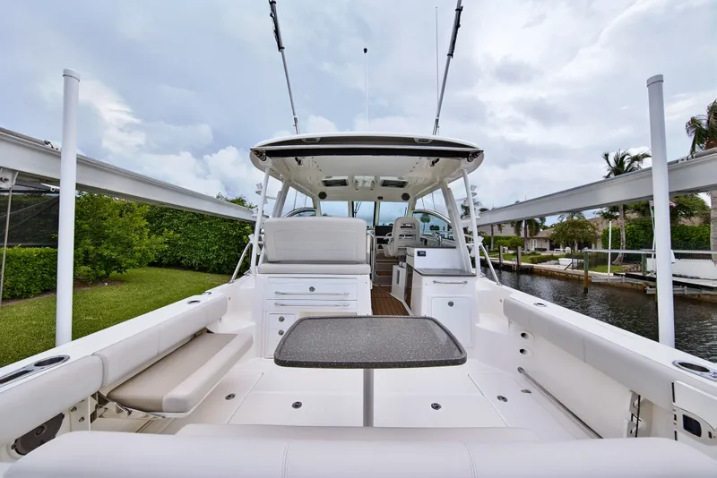 Slide: The Image of Boston Whaler 345 CONQUEST 2018 - 42