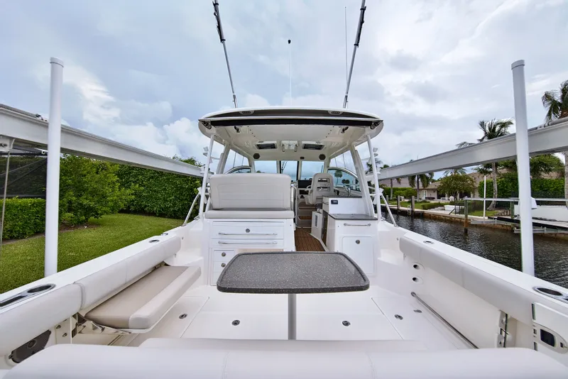 Slide: The Image of Boston Whaler 345 CONQUEST 2018 - 41