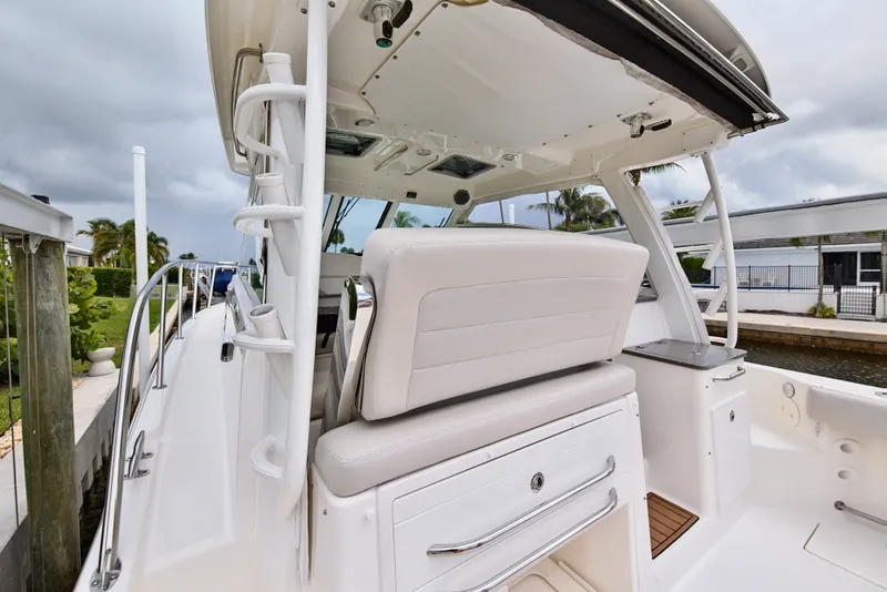 Slide: The Image of Boston Whaler 345 CONQUEST 2018 - 64