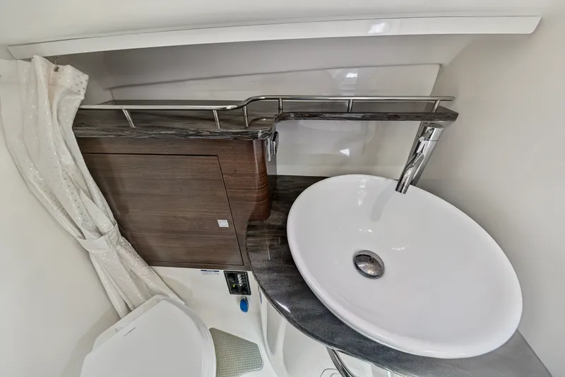 Slide: The Image of Boston Whaler 345 CONQUEST 2018 - 83
