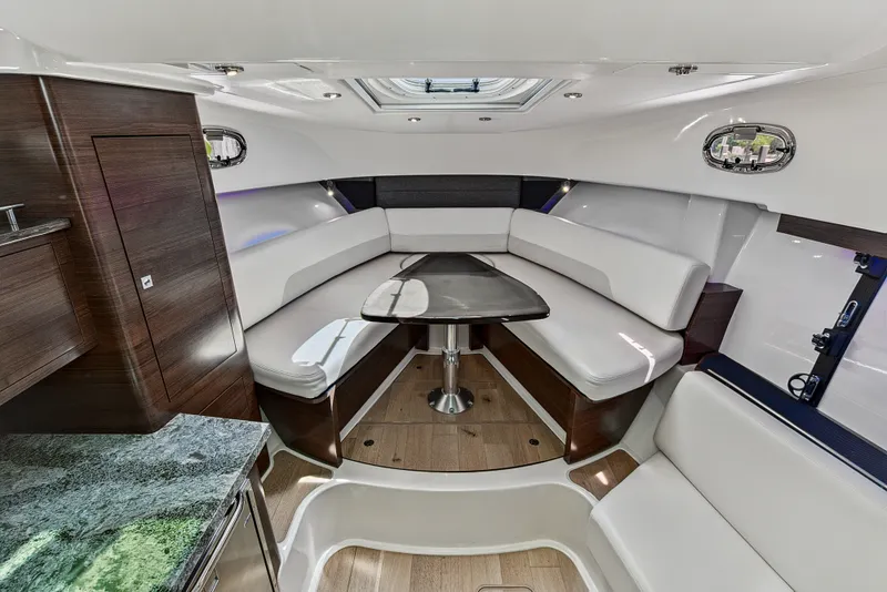 Slide: The Image of Boston Whaler 345 CONQUEST 2018 - 65