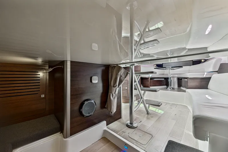 Slide: The Image of Boston Whaler 345 CONQUEST 2018 - 86