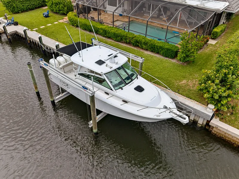 Slide: The Image of Boston Whaler 345 CONQUEST 2018 - 2