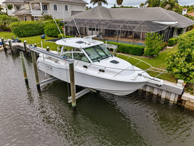 Slide: The Image of Boston Whaler 345 CONQUEST 2018 - 1