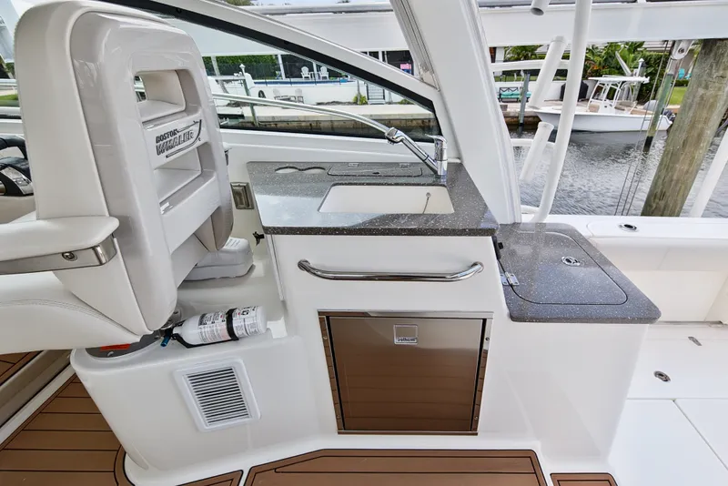 Slide: The Image of Boston Whaler 345 CONQUEST 2018 - 30