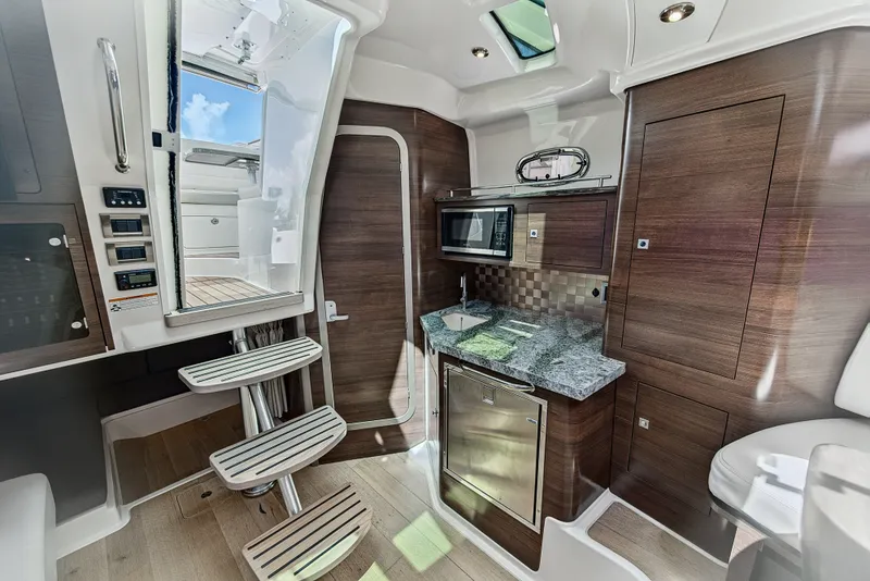 Slide: The Image of Boston Whaler 345 CONQUEST 2018 - 71