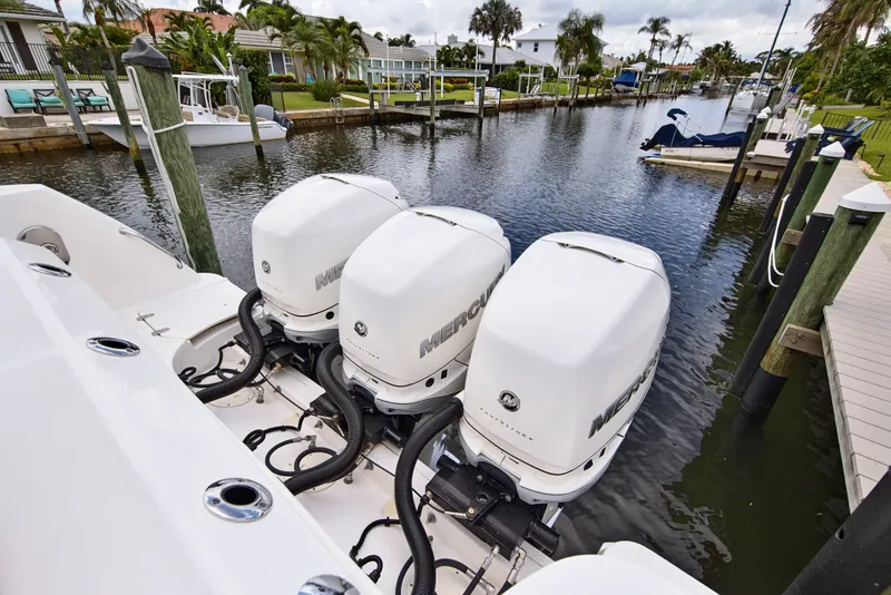 Slide: The Image of Boston Whaler 345 CONQUEST 2018 - 48