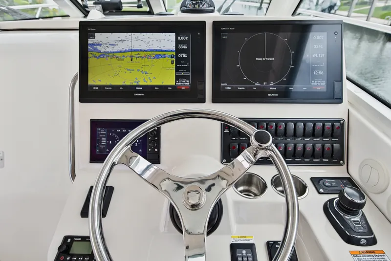 Slide: The Image of Boston Whaler 345 CONQUEST 2018 - 53