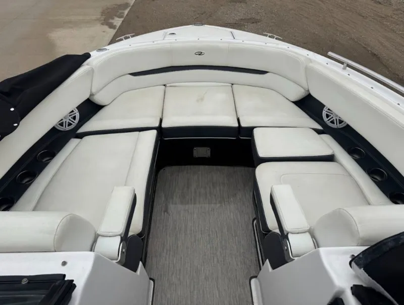 Slide: The Image of Regal 2800 Bowrider 2017 - 5