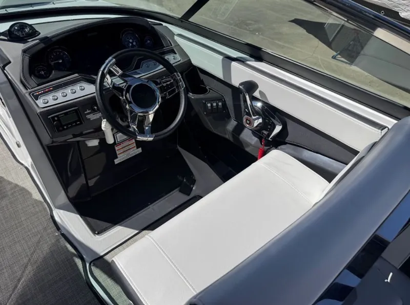 Slide: The Image of Interior of the 2024 Monterey 278SS Super Sport boat. - 7