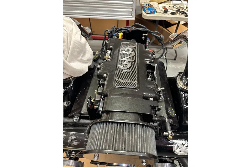 Slide: The Image of Engine of a 2007 Donzi 35 ZR boat, featuring a 525 EFI motor. - 29
