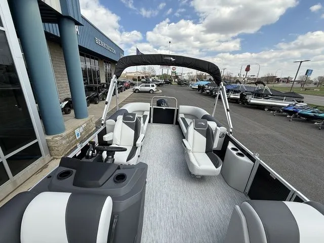 Slide: The Image of Bennington 22SSR TriToon Pontoon 2026 - 15