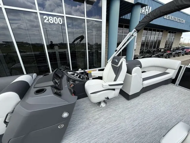 Slide: The Image of Bennington 22SSR TriToon Pontoon 2026 - 16