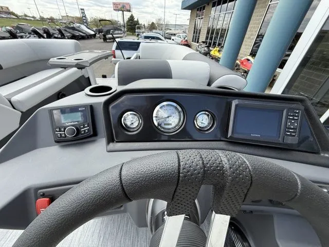 Slide: The Image of Bennington 22SSR TriToon Pontoon 2026 - 19