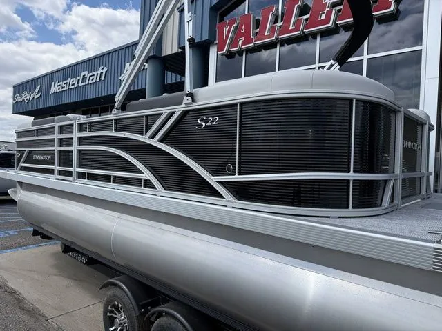 Slide: The Image of Bennington 22SSR TriToon Pontoon 2026 - 4