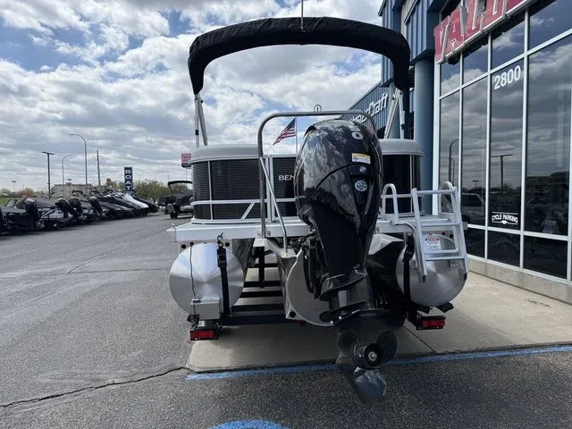 Slide: The Image of Bennington 22SSR TriToon Pontoon 2026 - 5