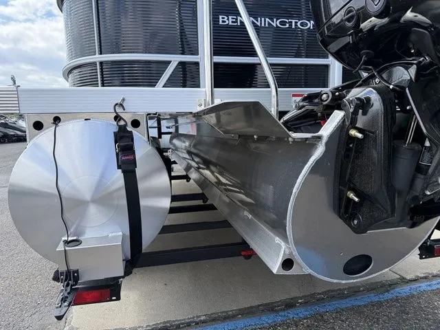 Slide: The Image of Bennington 22SSR TriToon Pontoon 2026 - 6