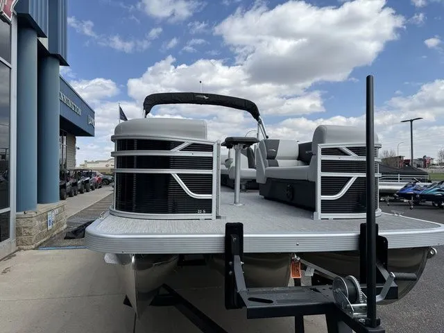 Slide: The Image of Bennington 22SSR TriToon Pontoon 2026 - 9