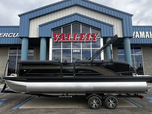 The Image of 2026 Bennington 23SSB LUXE pontoon boat in front of a showroom. - 1