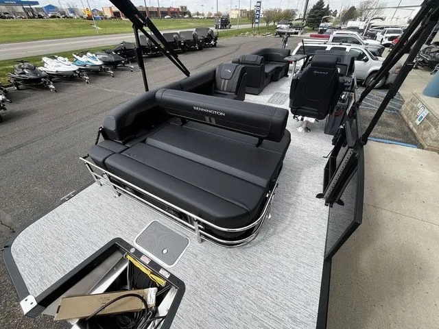 Slide: The Image of 2026 Bennington 23SSB LUXE pontoon boat with luxurious interior. - 7