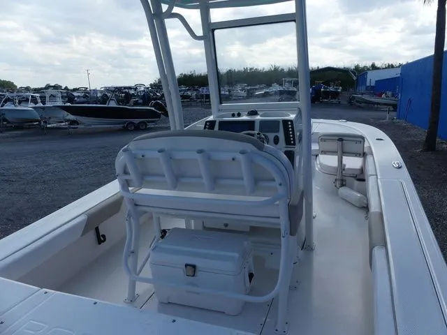 Slide: The Image of Robalo 246 Cayman 2019 - 16