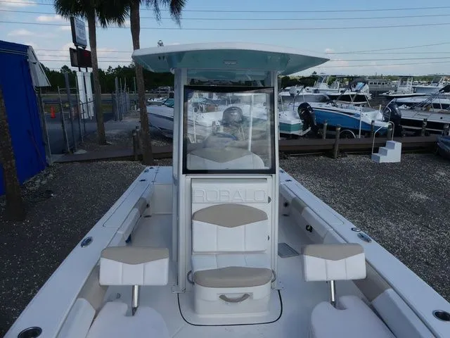 Slide: The Image of Robalo 246 Cayman 2019 - 19
