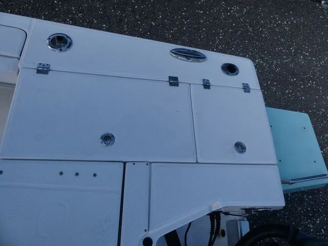 Slide: The Image of Robalo 246 Cayman 2019 - 28