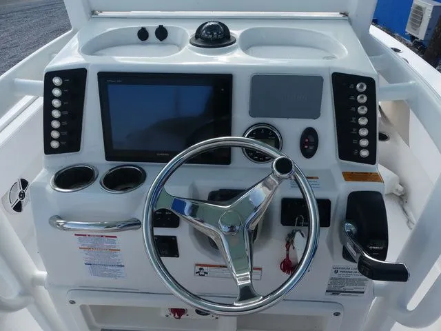 Slide: The Image of Robalo 246 Cayman 2019 - 29